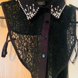 Tom & Eva Faux black lace and pearl collar